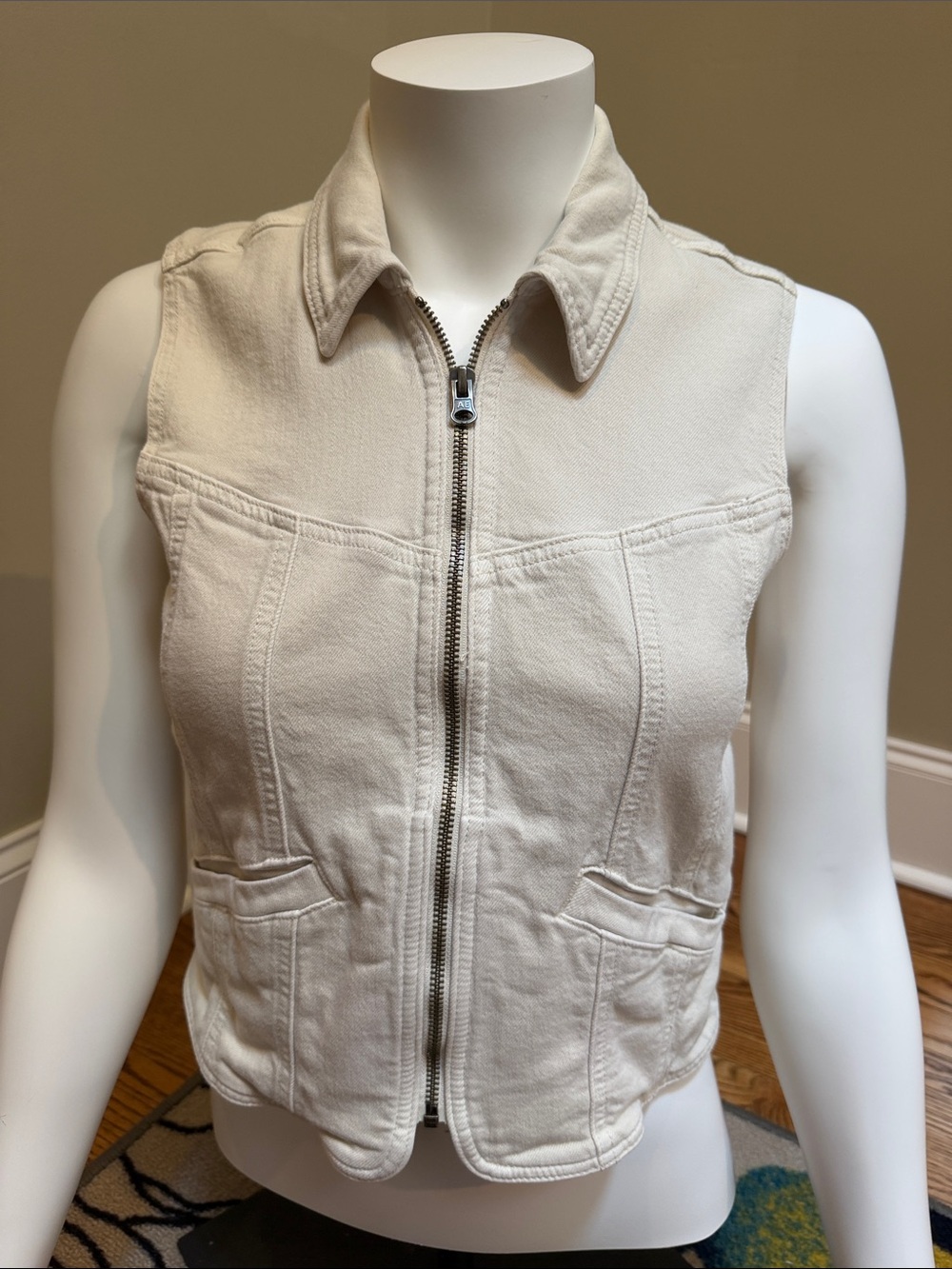 American Eagle size S Sleeveless Zip-Front Denim Vest in Off-White